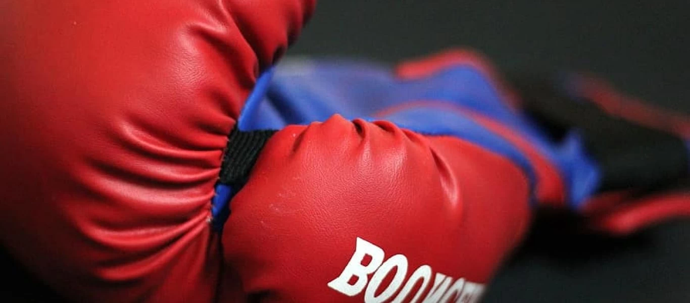 Τον «δίκασε»: Τον έβγαλε νοκ‑άουτ χωρίς καν να τον ρίξει κάτω (βίντεο)